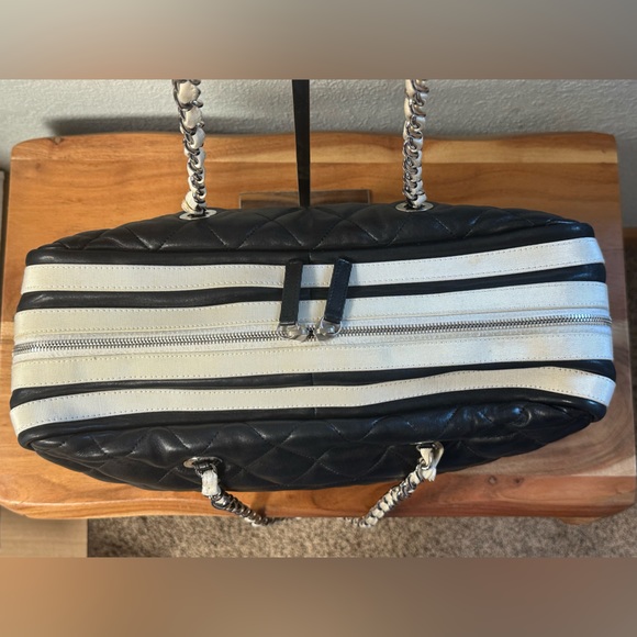 CHANEL Lido Bag/Tote 💙 Navy Blue - Picture 2 of 14